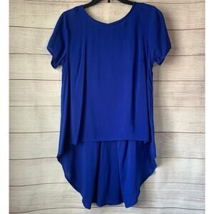 Lily White Hi Low Blue Blouse Short Sleeves Key Hole Tailcoat Style Back Size M